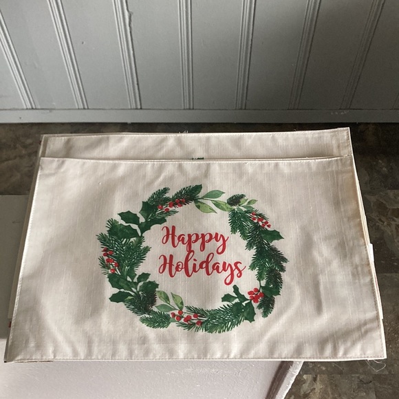 NWT Set of 4- Cream- Happy Holidays- Holly Wreath- Dining Table Placemats 12x18 - Picture 4 of 15